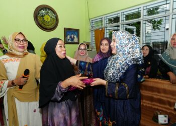 Pj Ketua Dekranasda Sulsel, Sofha Marwah melakukan kunjungan ke Panti Asuhan Mawaddah, di Jalan Muhammad Tahir, Kota Makassar, Minggu, (7/4/2024). (Foto: Humas Pemprov Sulsel)