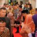 PJ Gubernur Sulsel, Bahtiar Baharuddin beserta isteri Sofha Marwah menerima kunjungan kepala daerah, di Rumah Jabatan Gubernur, Kamis, (11/4/2024).