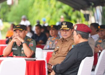 Pj Gubernur Sulsel tampak hadir dalam apel Operasi Ketupat 2024, yang digelar di Markas Komando (Mako) Polda Sulsel di Jalan Perintis Kemerdekaan KM 16, Makassar, Rabu, (3/4/2024). (Foto: Humas Pemprov Sulsel)