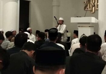 Ust. Dasad Latief Saat Menyampaikan Tausiyah