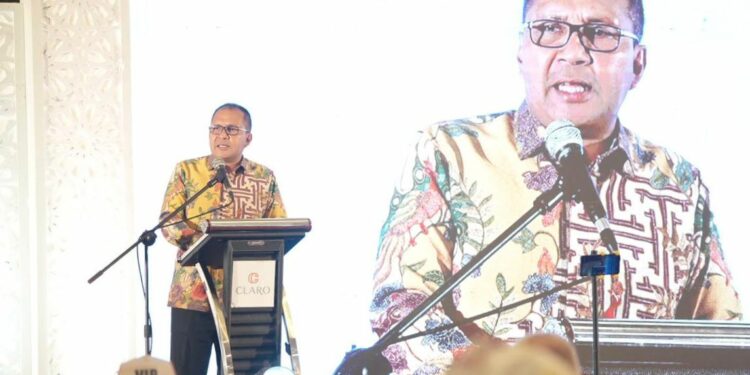 Wali Kota Makassar Moh Ramdhan Pomanto ikut meramaikan Halal Bihalal Keluarga Besar Alumni (KBA) SMPN 5 Makassar, di Hotel Claro, Senin (15/4/2024)