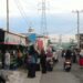 Suasana mahasiswa membeli takjil di Jl Amal Bakti, Pareparel, Jumat (22/3/2024)