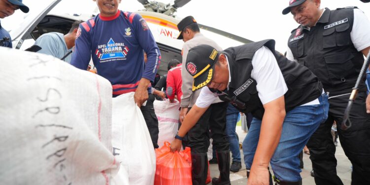 Pj Gubernur Sulsel, Bahtiar Baharuddin, hingga saat ini masih berada di Kabupaten Luwu, untuk memastikan seluruh bantuan dan penanganan pasca bencana berjalan dengan baik, Minggu, (5/5/2024). (Foto: Humas Pemprov Sulsel)