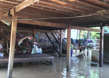 Warga terdampak banjir di Wajo, masih butuh air bersih, Minggu, (5/5/2024). (Foto: Ist)