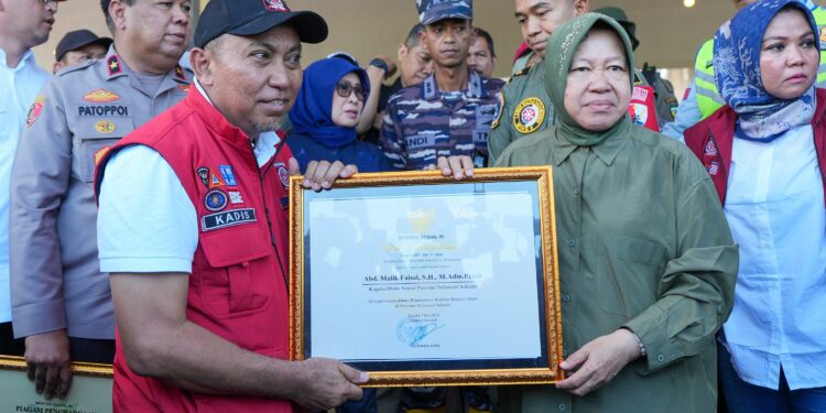 Serah terima bantuan bencana Sulsel beberapa waktu lalu. (Foto: Humas Pemprov Sulsel)