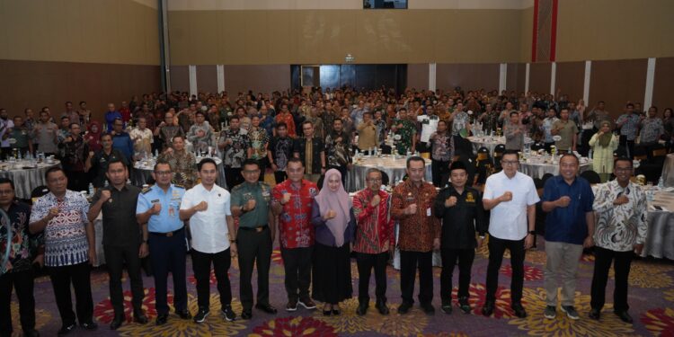 Asisten Pemerintahan dan Kesejahteraan Rakyat Setda Provinsi Sulsel, Muhammad Rasyid, ikut Sosialisasi Penyelenggaraan Tahapan Pemilihan  Kepala Daerah Serentak, di Hotel Claro Makassar, Sabtu, (18/5 /2024).(Foto: Humas Pemprov Sulsel)