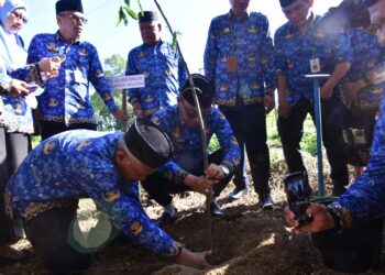 Penjabat Gubernur Sulsel, Prof Zudan Arif Fakrulloh mencanangkan Gerakan Sulsel Menanam, Senin, (20/5/2024). (Foto: Humas Pemprov Sulsel)