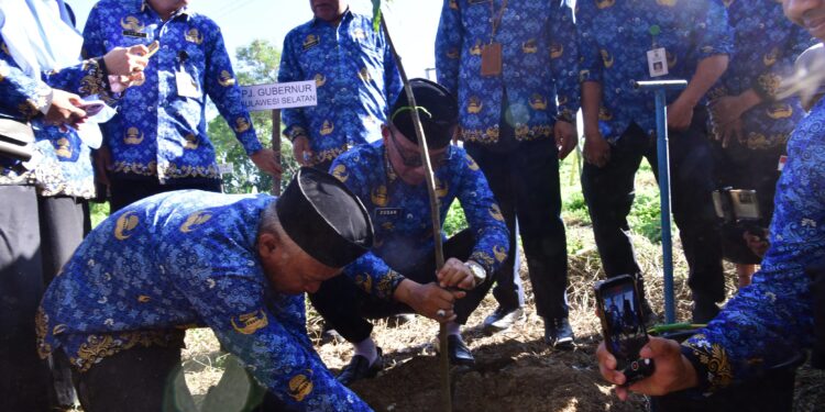 Penjabat Gubernur Sulsel, Prof Zudan Arif Fakrulloh mencanangkan Gerakan Sulsel Menanam, Senin, (20/5/2024). (Foto: Humas Pemprov Sulsel)