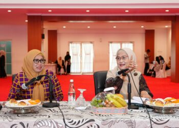 Bunda PAUD Sulsel, Ninuk Triyanti Zudan, memimpin rapat pembahasan program dan kegiatan Pokja Bunda PAUD Tahun 2024, di Aula Tudang Sipulung, Rujab Gubernur Sulsel, Selasa, (21/5/2024). (Foto: Humas Pemprov Sulsel)