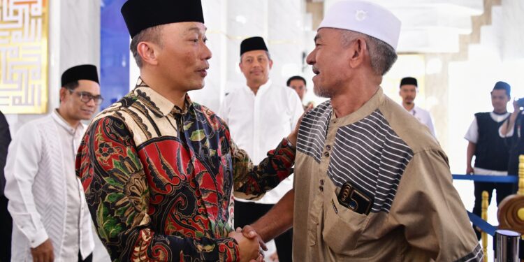 PJ gubernur Sulsel bersilaturahmi dengan pengurus masjid 99 kubah, Jumat, (24/5/2024). (Foto: Humas Pemprov Sulsel)