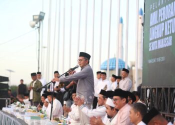 -- Wali Kota Makassar, Moh. Ramdhan Pomanto dinobatkan sebagai Duta Zakat Indonesia