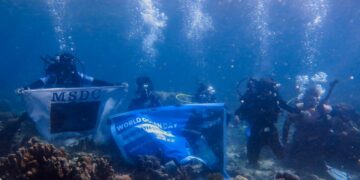 MSDC Unhas Gelar Aksi Underwater Clean Up di Pulau Barrang Lompo