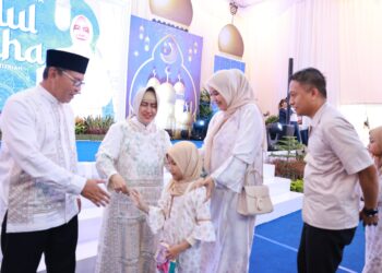 Wali Kota Makassar, Danny Pomanto didampingi istri Indira Yusuf Ismail menggelar open house Idul Adha di kediaman mereka, Jl Amirullah, Senin (17/6/2024)