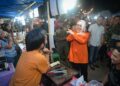 Ketua TP PKK Kota Makassar Indira Yusuf Ismail mengunjungi Pasar Malam Utara Fest 2024 di Pelabuhan Paotere Kecamatan Ujung Tanah, Jumat (21/6/2024).