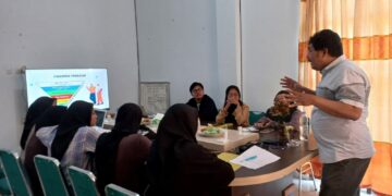 Direktur Pijarnews.com Berikan Tips Menulis Lead Berita Memikat di Forkim IAIN Parepare
