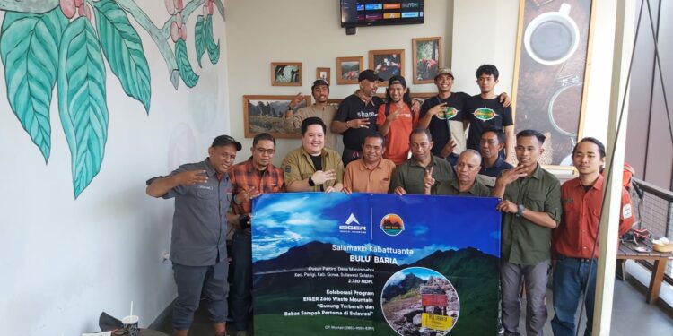 Tim EIGER Adventure Kolaborasi dengan tetua adat dari Desa Manimbahoi untuk menjaga Bulu’ Baria di Gowa, Jumat (28/6/2024)