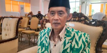 Ketua ICMI Orda Kota Parepare Dr KH Mahsyar Idris saat diwawancarai pijarnews.com. (Foto: Ikbal/pijarnews.com)