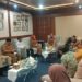 Sekda Kota Parepare, Muh. Husni Syam, didampingi sejumlah Kepala SKPD menerima langsung kunjungan Komisi Penanggulangan AIDS (KPA) Provinsi Sulsel, di Lounge BJ Habibie, Selasa (23/7/2024). (ist)