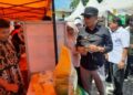 FOTO: ikbal/Pijarnews.com 
Caption: Pj Wali Kota Akbar Ali melaunching pasar tani Dinas Pertanian, Kelautan dan Perikanan Kota Parepare, Kamis (18/7/2024)