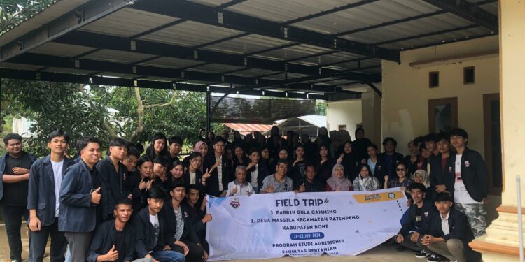 Prodi Agribisnis Fakultas Pertanian (FP) Universitas Bosowa menggelar Field Trip terpadu ke Bone Jumat (5/7/2024)