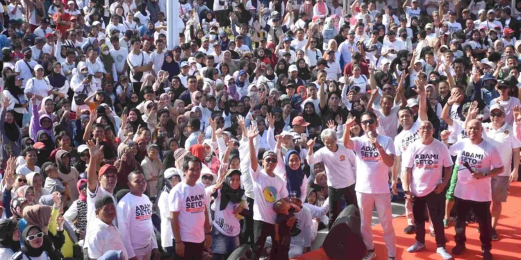 Bakal Calon Wali Kota  Makassar, Andi Seto Asapa (ASA) bersama DPC Gerindra, sukses menggelar jalan sehat yang dihadiri puluhan ribu warga  Makassar, di Anjungan Pantai Losari, Ahad (7/7/2024)