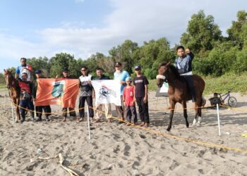 Persatuan Olahraga Berkuda Seluruh Indonesia (Pordasi) Makassar  menggelar latihan bersama di Pantai Aeng Batu-batu Galesong Utara, Kabupaten Takalar, Sabtu-Ahad (27-28/7/2024)