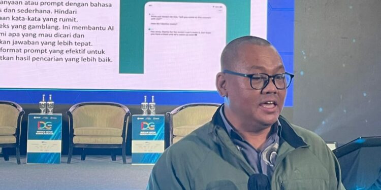 Damar Juniarto, Pendiri PIKAT Demokrasi (Pusat Inovasi Kecerdasan Artifisial dan Teknologi untuk Demokrasi) saat sesi Master Class di Indonesia Digital Conference (IDC) 2024 yang digelar Asosiasi Media Siber Indonesia (AMSI) di Jakarta, Kamis (29/8/2024)