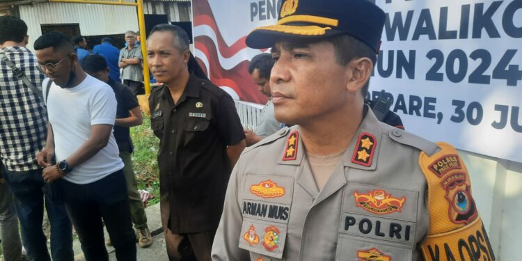 Foto: Ikbal/Pijarnews.com
Caption: Kapolres Parepare AKBP Arman Muis saat diwawancarai wartawan Pijarnews.com