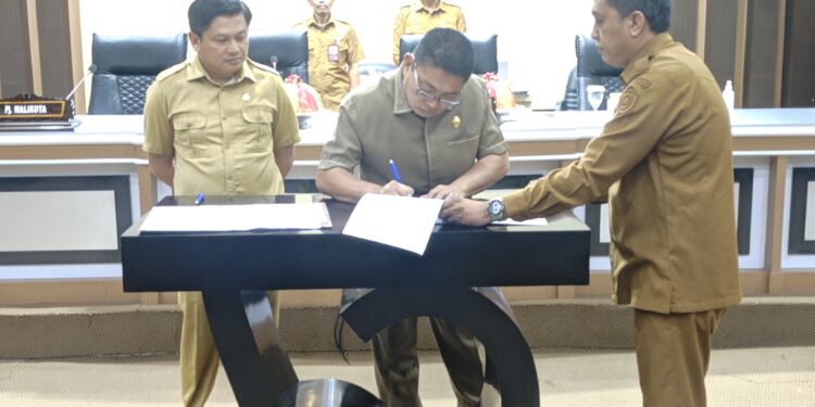 Politisi Partai Golkar Kaharuddin Kadir ditetapkan jadi ketua DPRD Kota Parepare melalui rapat paripurna, Senin (30/9/2024). Foto: Istimewa.