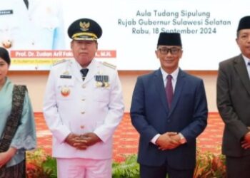 Foto: Humas Kota Parepare
Caption: Staf Ahli Gubernur Bidang Kesejahteraan Rakyat Pemerintah Provinsi Sulawesi Selatan (Sulsel) Abdul Hayat Gani resmi dilantik jadi pj Wali Kota Parepare menggantikan Akbar Ali, Rabu (18/9/2024).