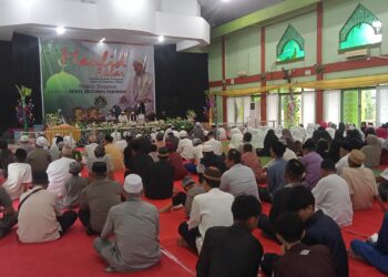 Majelis Selawat Nurul Musthofa Parepare menggelar maulid akbar yang berlangsung di Gedung Islamic Centre, Mallusetasi, Kecamatan Ujung, Kota Parepare, Rabu (02/10/2024). Foto: Rafli