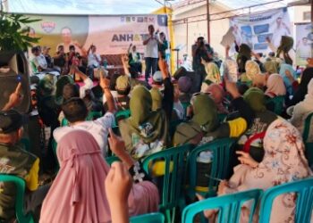 Foto: Ikbal/Pijarnews
Caption: pasangan calon Wali Kota dan Wakil Wali Kota Parepare, Andi Nurhaldin Nurdin Halid (ANH) melaksanakan kampanye tatap muka di Kelurahan Lompoe, Kecamatan Bacukiki, Kota Parepare, Selasa (8/10/2024).