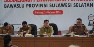 Keterangan Gambar:
Pj Walikota Parepare, Abdul Hayat Gani menjadi narasumber Sosialisasi Pengawasan Pemilihan secara tatap muka di Aula Kantor Bupati Pinrang. Foto: Faizal Lupphy/PijarNews.com