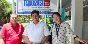 Foto: Ikbal/Pijarnews
Caption: Area Maneger ACE Syahril Ningki didampingi Corporate Communication Kawan Lama Group Sarah menyambangi kantor Pijarnews, Selasa (22/10/2024).