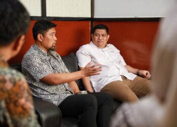 Pjs Wali Kota Makassar, Andi Arwin Azis, mengunjungi kantor Komisi Pemilihan Umum (KPU) untuk meninjau kesiapan dalam Pemilihan Kepala Daerah (Pilkada) 2024, Kamis (10/10/2024)