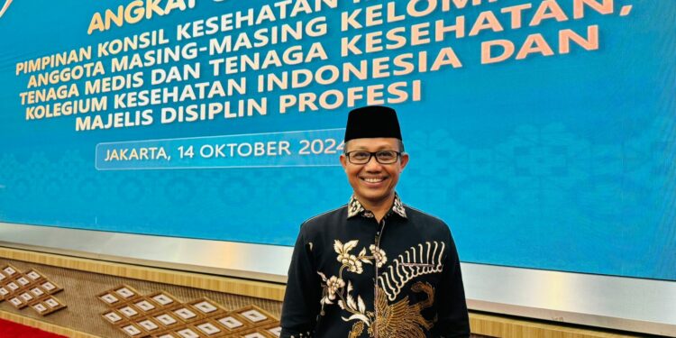 Wakil Rektor Bidang Akademik dan Kemahasiswaan Unhas, Prof. Muhammad Ruslin, drg., M.Kes., Ph.D., Sp.B.M.M., Subsp.Ortogmat-D (K) dilantik sebagai Ketua Kolegium Bedah Mulut dan Maksilofasial