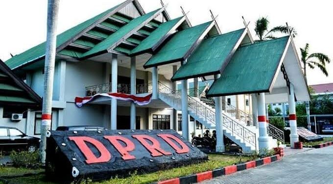 Gedung DPRD Kabupaten Pinrang. Foto: Faizal Lupphy/PijarNews.com