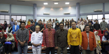 Foto bersama usai dialog nasional kepemudaan dengan tema  “Independensi dan Integritas Pemuda Pada Pilkada Serentak Tahun 2024”  di Gedung Ipteks, Kampus Unhas Tamalanrea, Makassar, Kamis (24/10/2024).