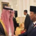 Menteri Negara untuk Urusan Luar Negeri, Anggota Kabinet, dan Utusan Iklim Arab Saudi Adel Al-Jubeir menghadiri pelantikan Presiden Prabowo dan menyampaikan surat dari Raja Salman (Foto SPA/Sumber: Liputan6.com)