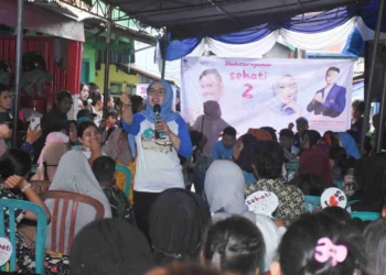 Rezki Mulfiati Lutfi menyapa masyarakat di wilayah utara  Makassar, khususnya di Kecamatan Ujung tanah, Kelurahan Patingalloang (Foto: HeraldSulsel.id)