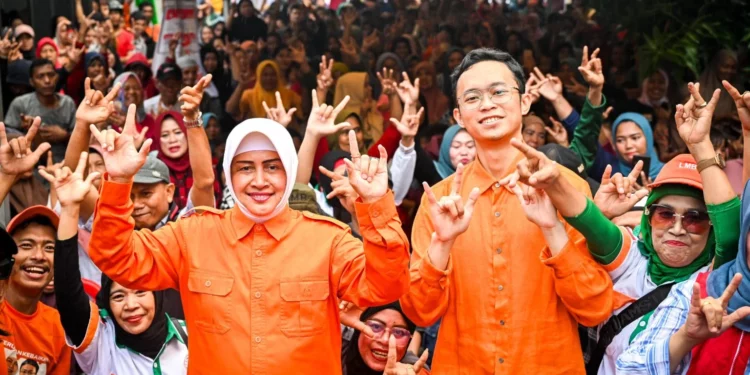 Pasangan calon Wali Kota dan Wakil Wali Kota Makassar nomor tiga, Indira Yusuf Ismail dan Ilham Ari Fauzi (INIMI), menutup masa kampanye dialogis mereka di Kelurahan Maricaya Baru, Kecamatan Mamajang, Sabtu (23/11/2024) (Foto: RakyatSulsel.co)