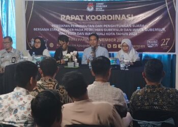 Foto: Ikbal/Pijarnews
Caption: KPU Parepare menggelar rakor persiapan pemungutan dan perhitungan suara bersama stakeholder pada pemilihan Gubernur dan Wakil Gubernur serta Wali Kota dan Wakil Wali Kota, Jumat (15/11/2024).