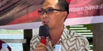 Foto: Ikbal/Pijarnews
Caption: Ketua Bawaslu Kota Parepare Muh Zainal Asnun mengupdate kasus politik uang dalam Pilkada Kota Parepare 2024.