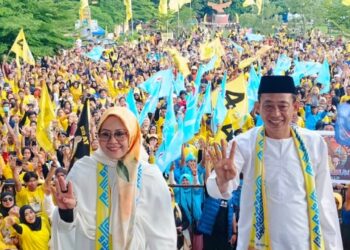 Calon Wali Kota dan Wakil Wali Kota Parepare Erna Rasyid Taufan dan M Rahmat Syamsu Alam menggelar kampanye rapat akbar di Lapangan Mattirotasi, Kota Parepare, Sabtu (23/11/2024)--Foto: Ikbal/Pijarnews---