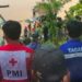 Keterangan Gambar:
Petugas Gabungan mengevakuasi mayat Jihad Ramadhani di tambang pasir warga. (Foto: Faizal Lupphy/Pijarnews.com)