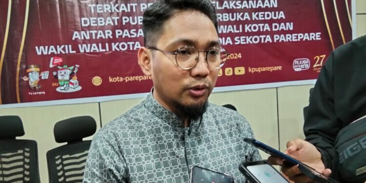 Foto: Ikbal/pijarnews
Caption: Ketua Divisi Sosialisasi, Pendidikan Pemilih, Partisipasi Masyarakat, dan SDM KPU Parepare, Ahmad Perdana Putra