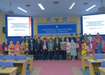 Penyerahan SK Guru Besar Unhas di Ruang Senat, Lantai 2 Gedung Rektorat, Kampus Unhas Tamalanrea, Makassar, Jumat (8/11/2024)