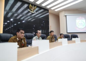 Pjs Wali Kota Makassar, Andi Arwin Azis pimpin Rapat Koordinasi (Rakor)  terkait persiapan menghadapi musim penghujan ruang Sipakatau, kantor Balaikota, Selasa (12/11/2024)