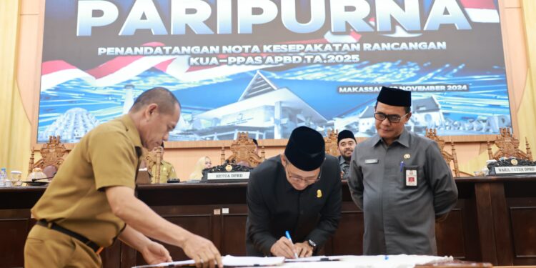 Dokumen kesepakatan ditandatangani oleh Ketua DPRD Makassar Supratman dan Irwan Adnan Kantor DPRD Makassar pada Selasa (12/11/2024)