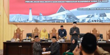 Rapat Paripurna Ketujuh Masa Persidangan Pertama di Kantor DPRD Makassar, Senin (18/11/2024)